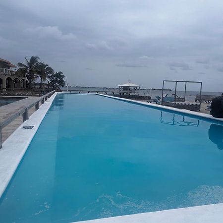 Coral View Beach Resort Utila Kültér fotó