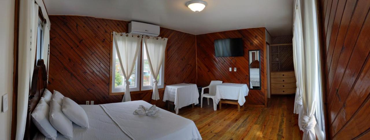 Coral View Beach Resort Utila Kültér fotó