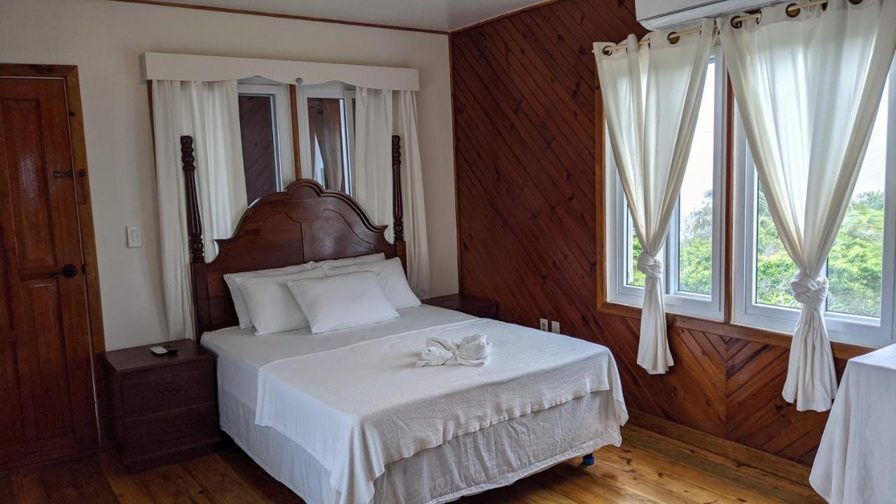 Coral View Beach Resort Utila Kültér fotó