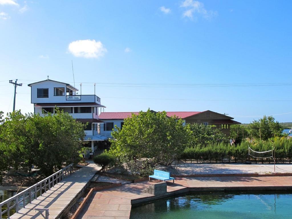 Coral View Beach Resort Utila Kültér fotó